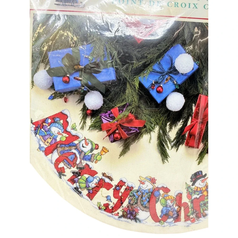 New 2003 Dimensions Cross Stitch Kit Celebrating Snowmen‎ Christmas Tree Skirt
